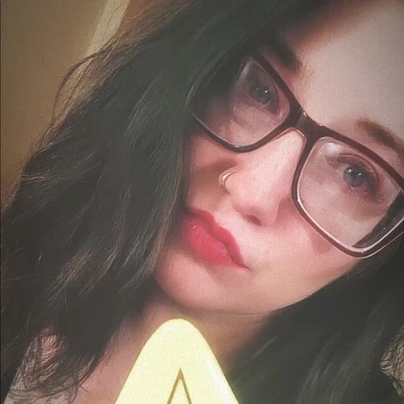 Meet your Posher, Anna - Picture 2 of 2